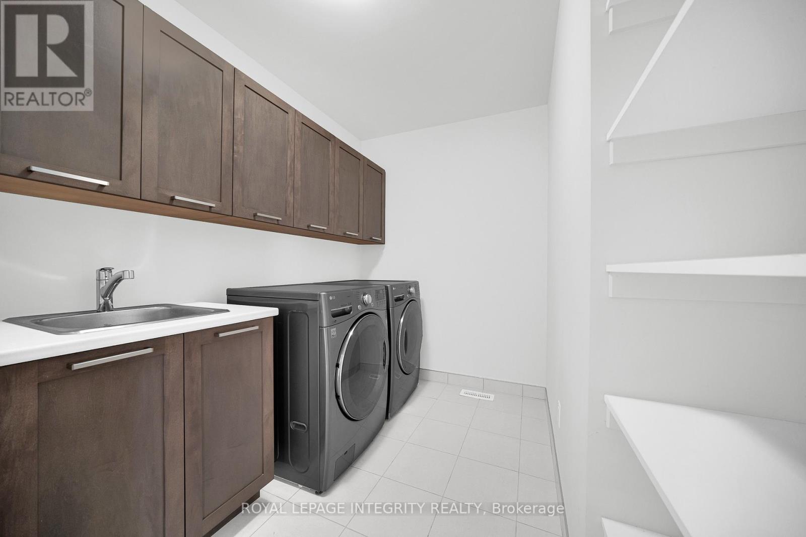 899 Ralph Hennessy Avenue