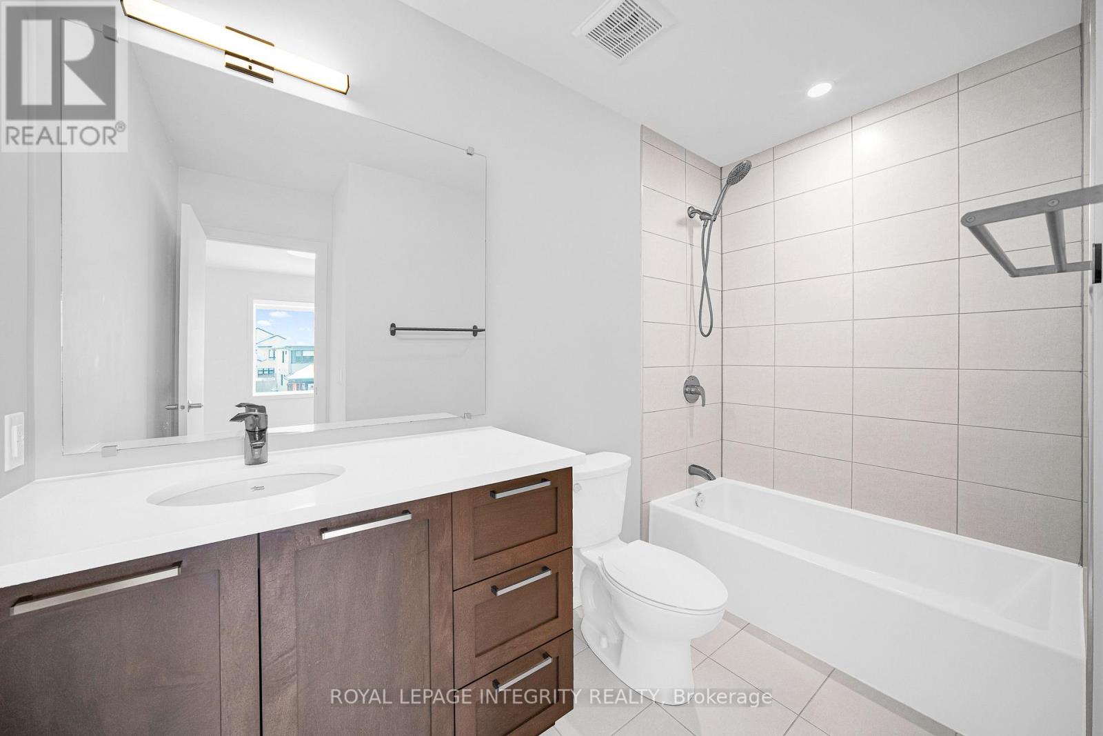 899 Ralph Hennessy Avenue