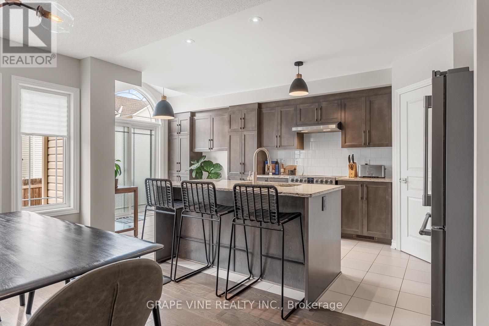 568 Voie Du Pin Rouge Way