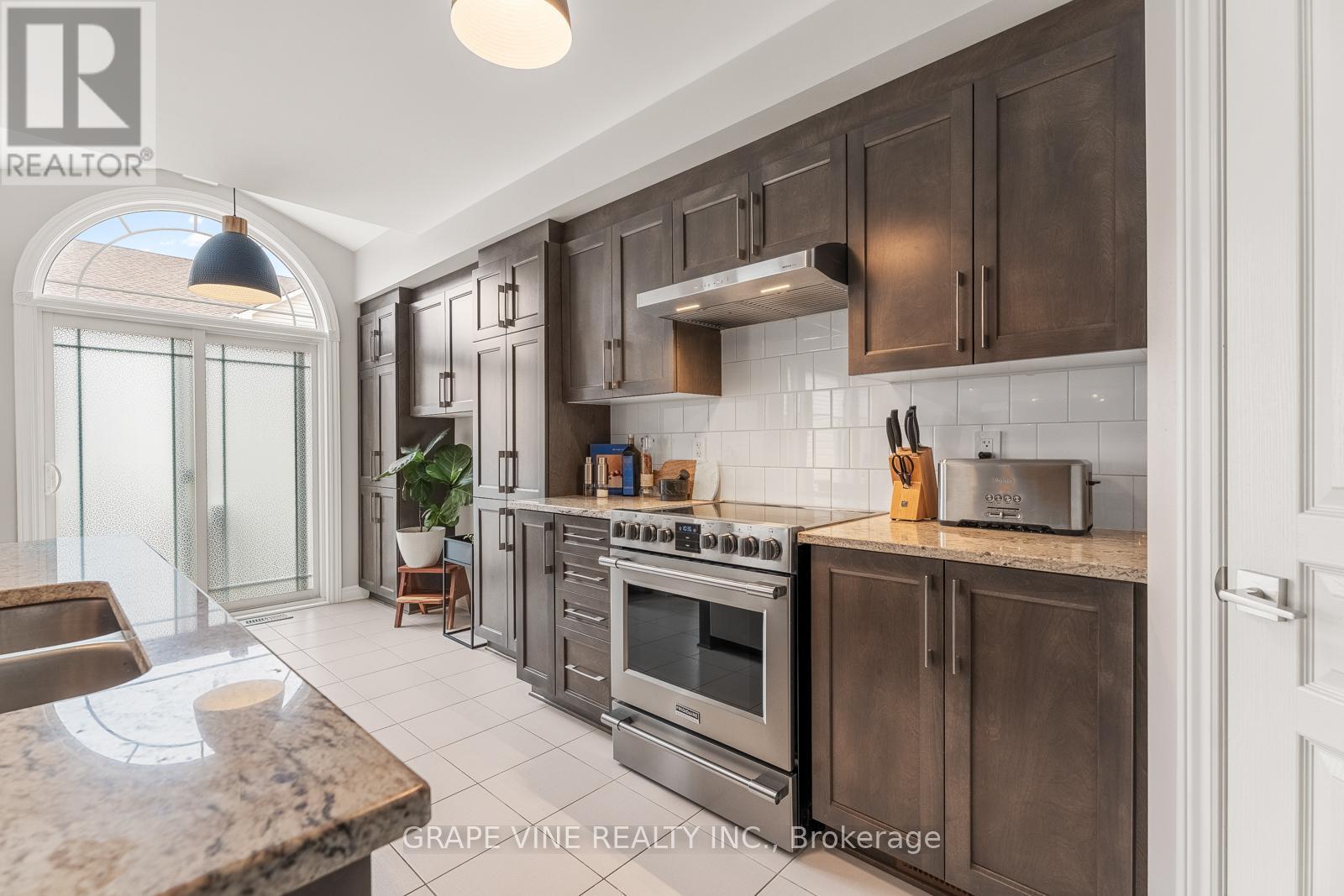 568 Voie Du Pin Rouge Way