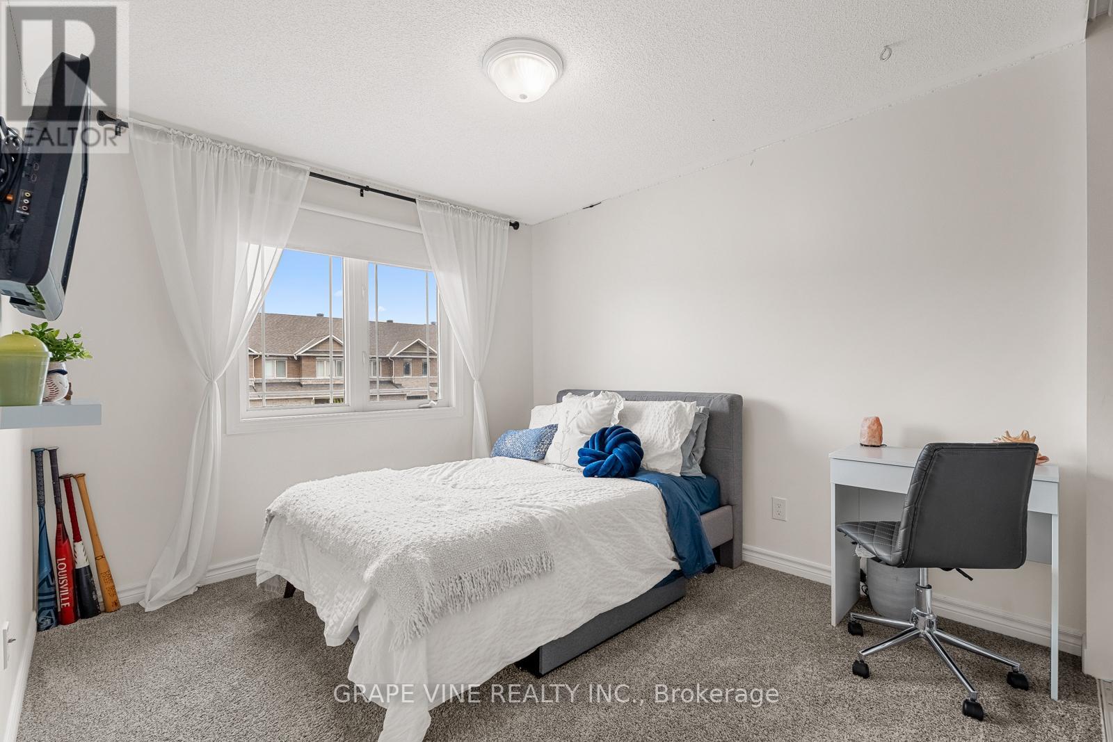 568 Voie Du Pin Rouge Way