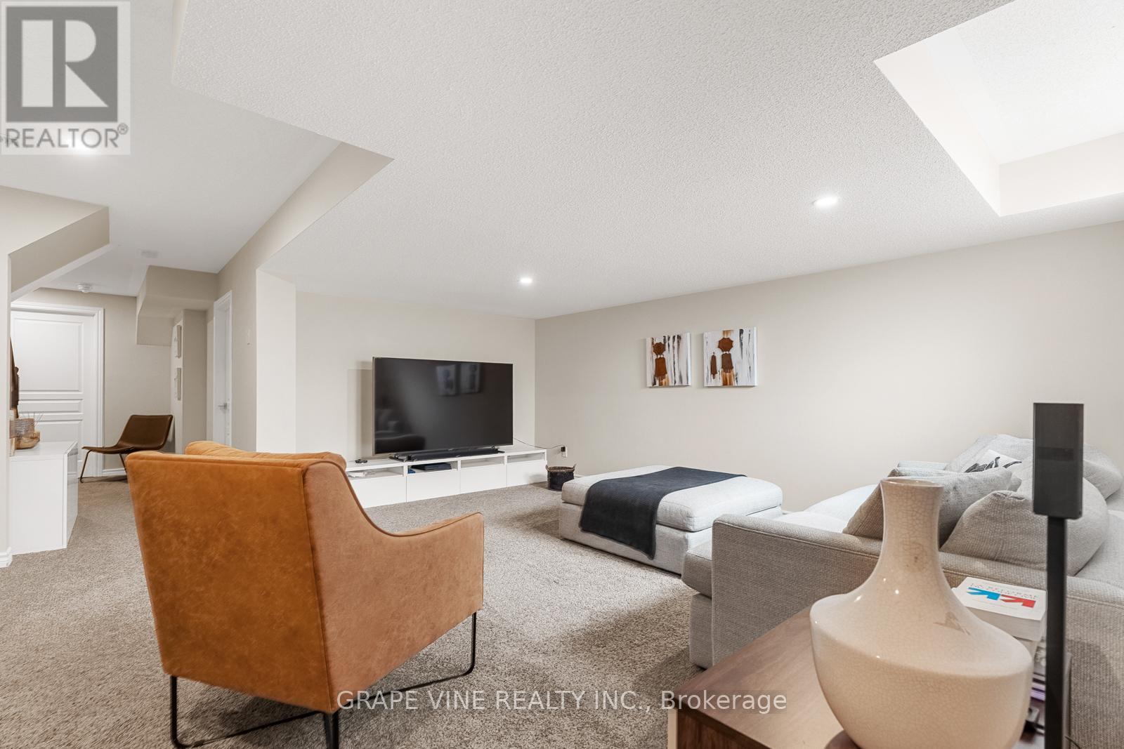 568 Voie Du Pin Rouge Way