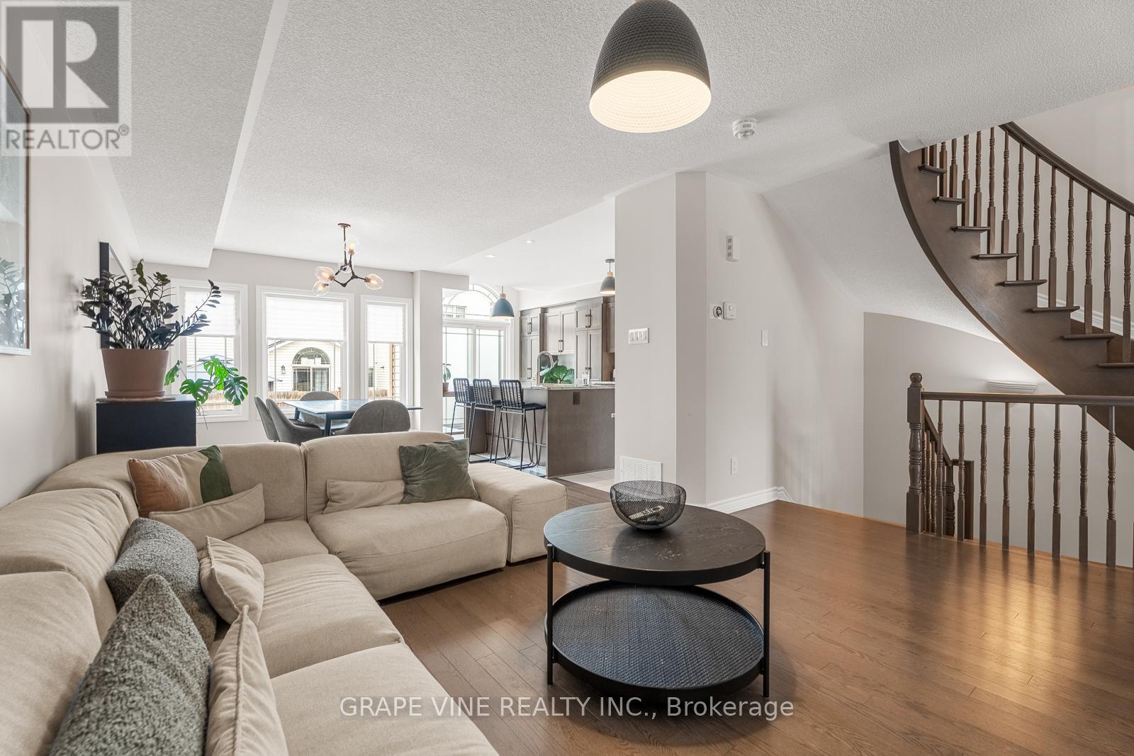 568 Voie Du Pin Rouge Way