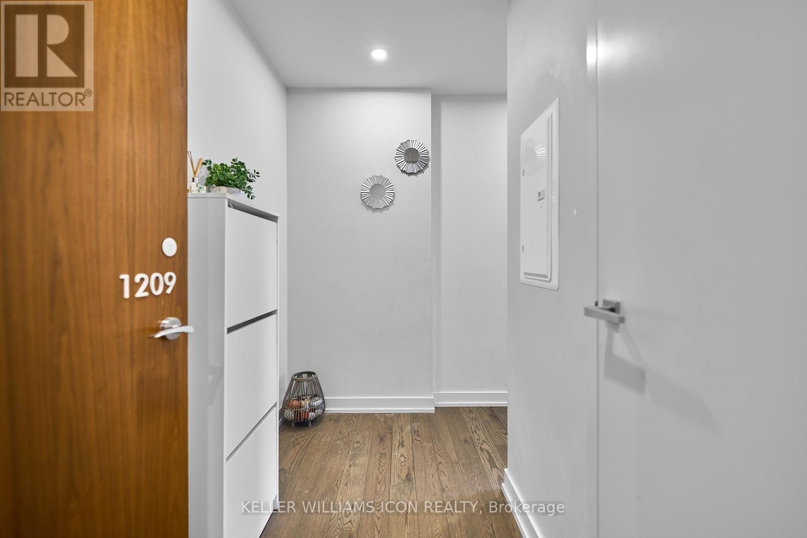 1209 - 101 Queen Street