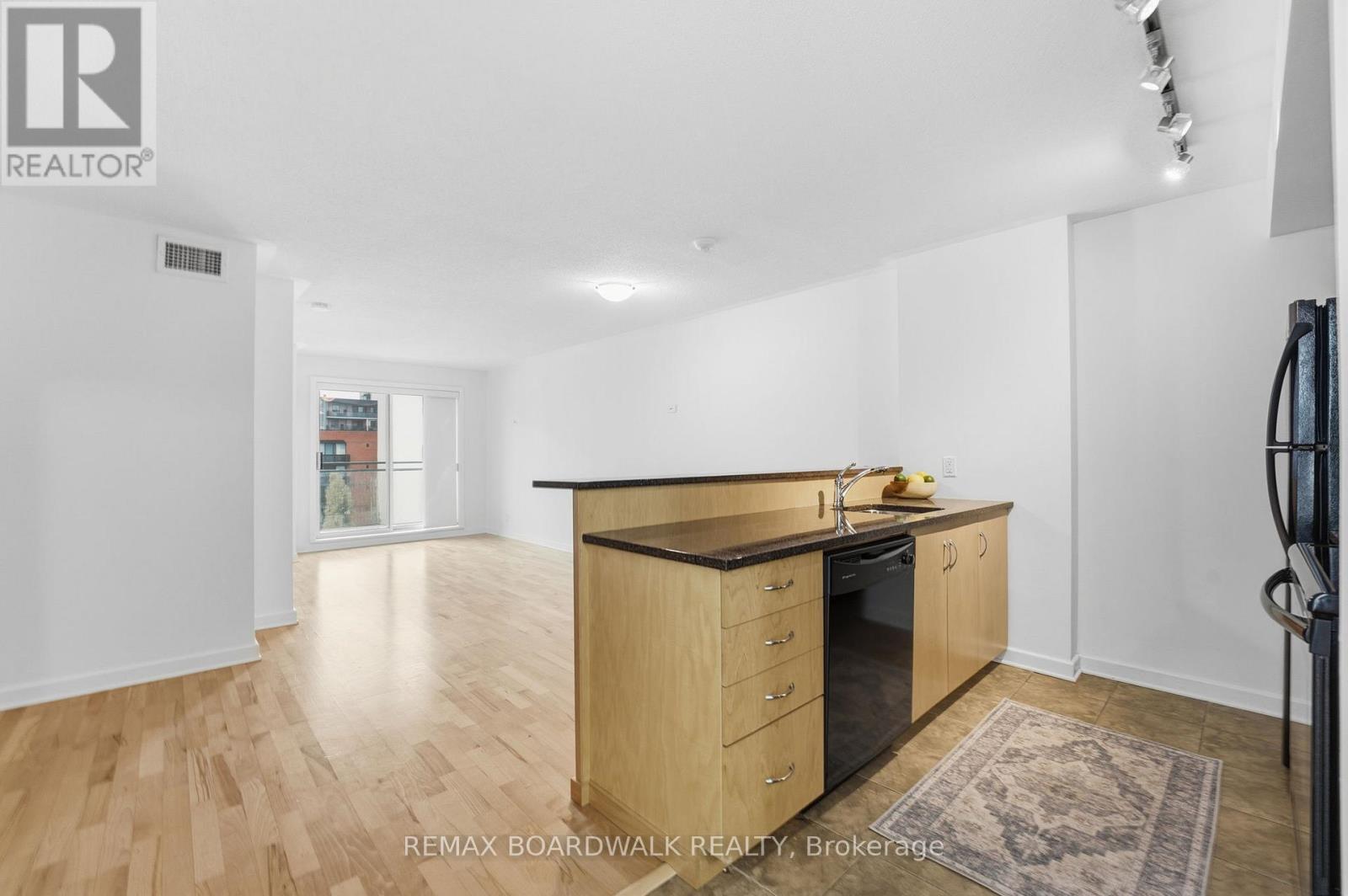 908 - 138 Somerset Street W