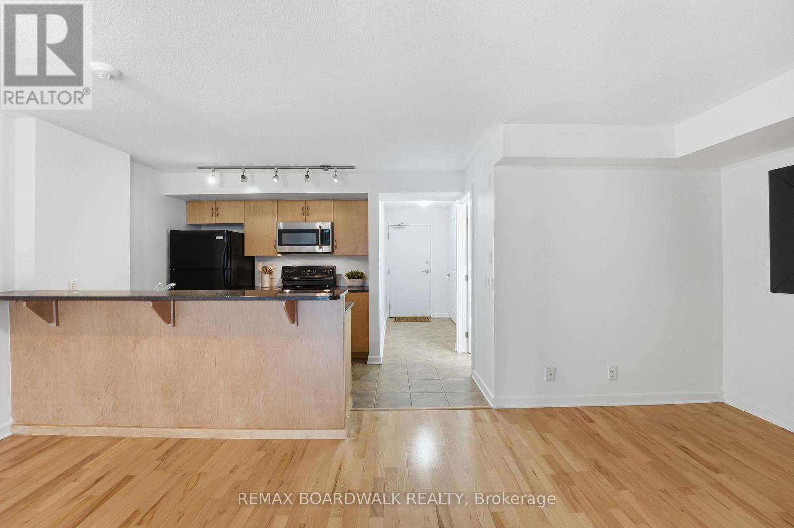 908 - 138 Somerset Street W