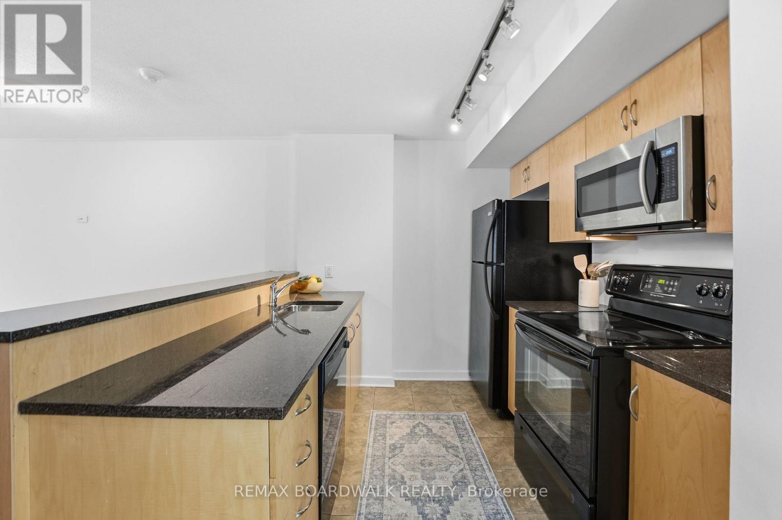 908 - 138 Somerset Street W