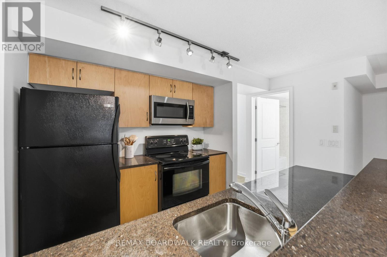 908 - 138 Somerset Street W