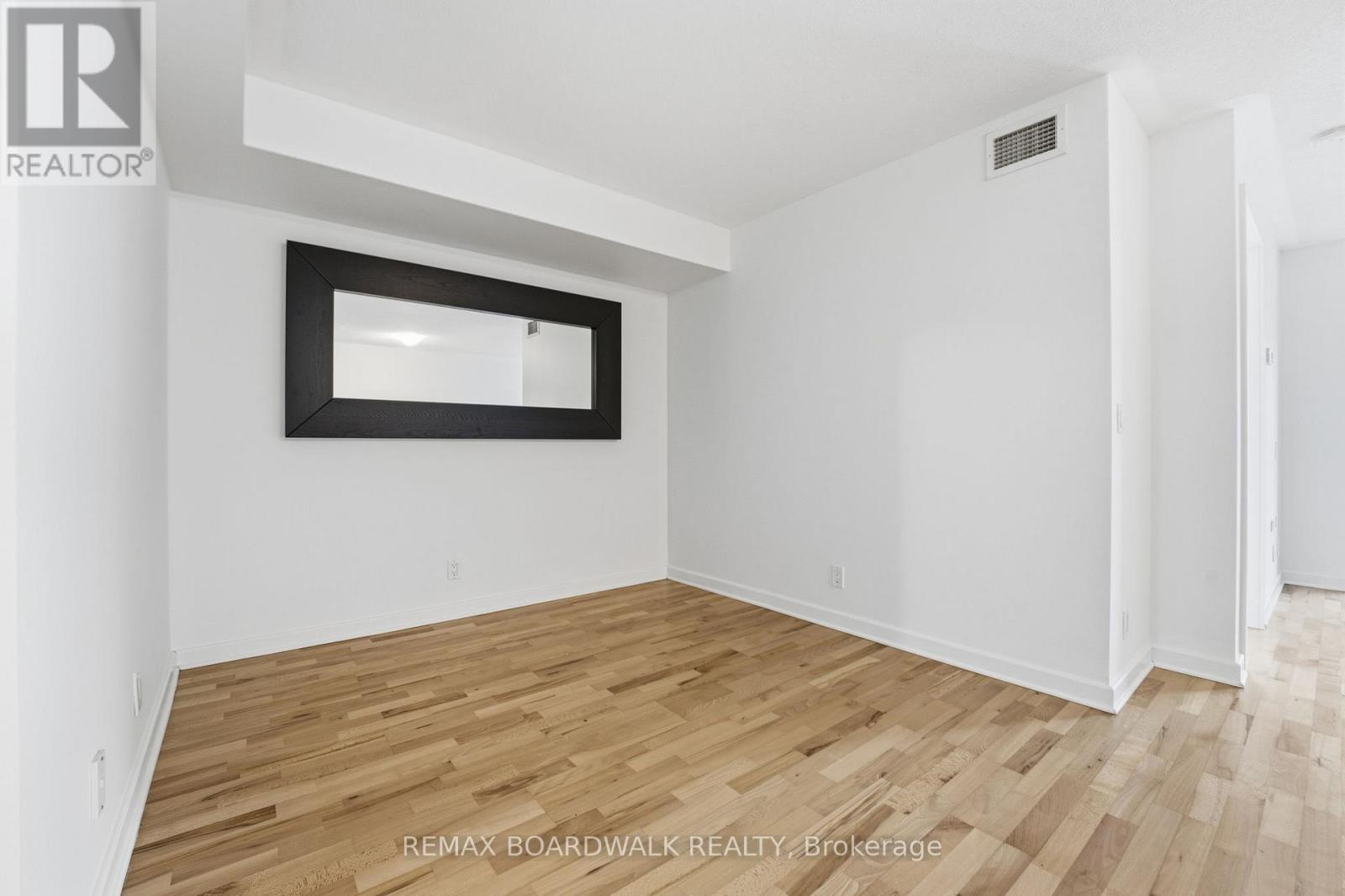 908 - 138 Somerset Street W