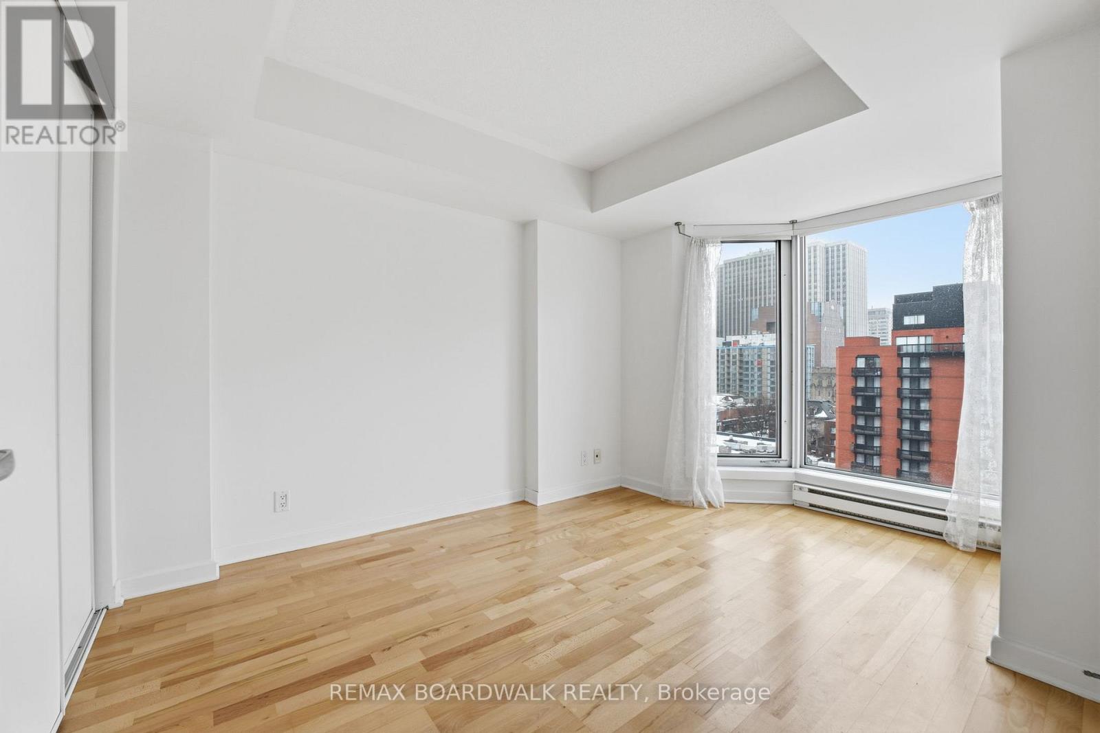 908 - 138 Somerset Street W