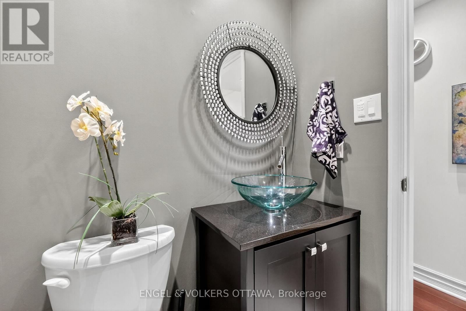 C8 - 111 Echo Drive W