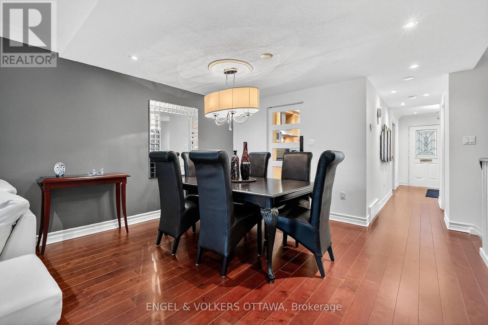 C8 - 111 Echo Drive W