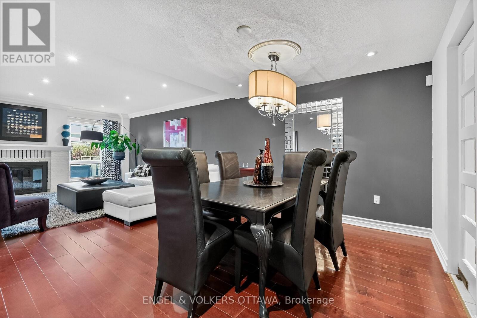 C8 - 111 Echo Drive W