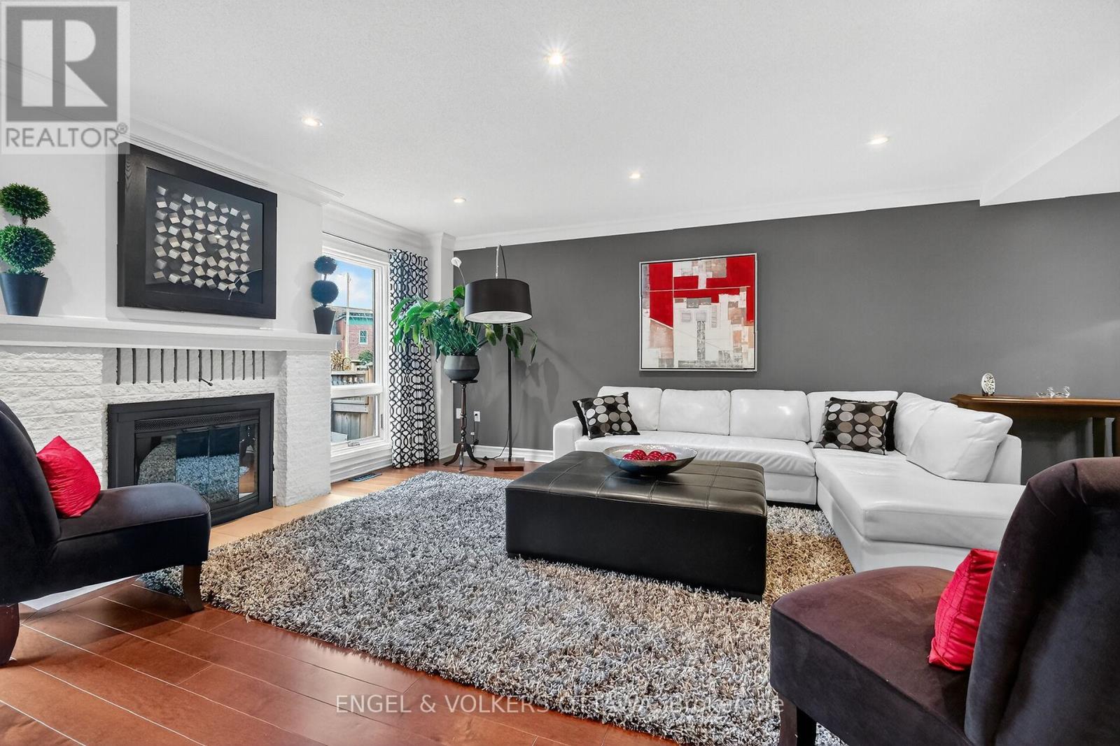 C8 - 111 Echo Drive W