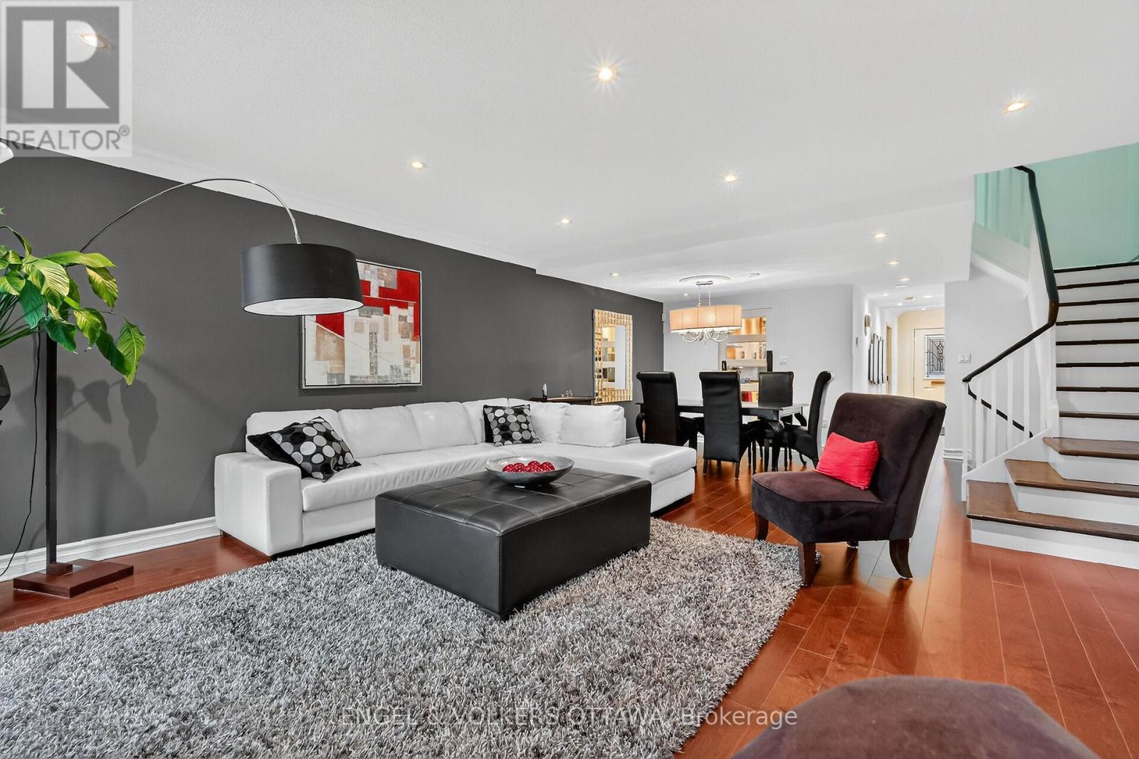 C8 - 111 Echo Drive W