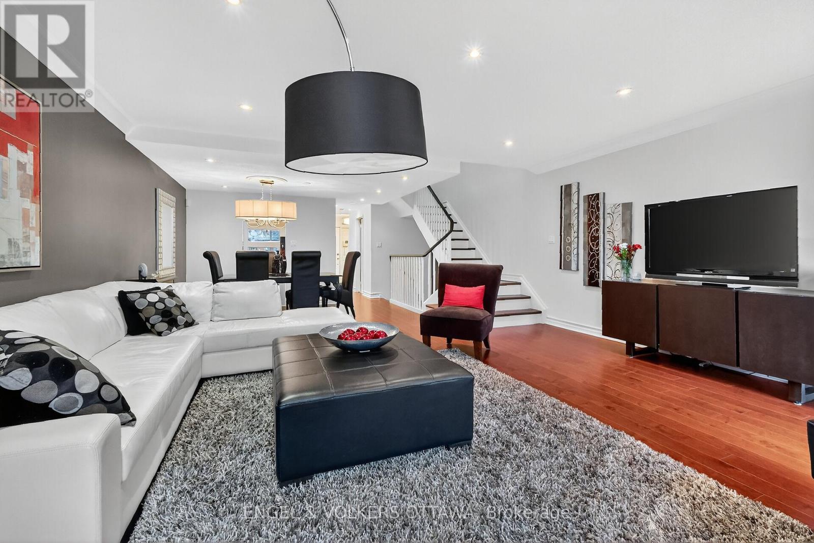 C8 - 111 Echo Drive W