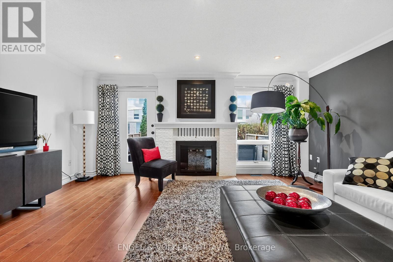 C8 - 111 Echo Drive W