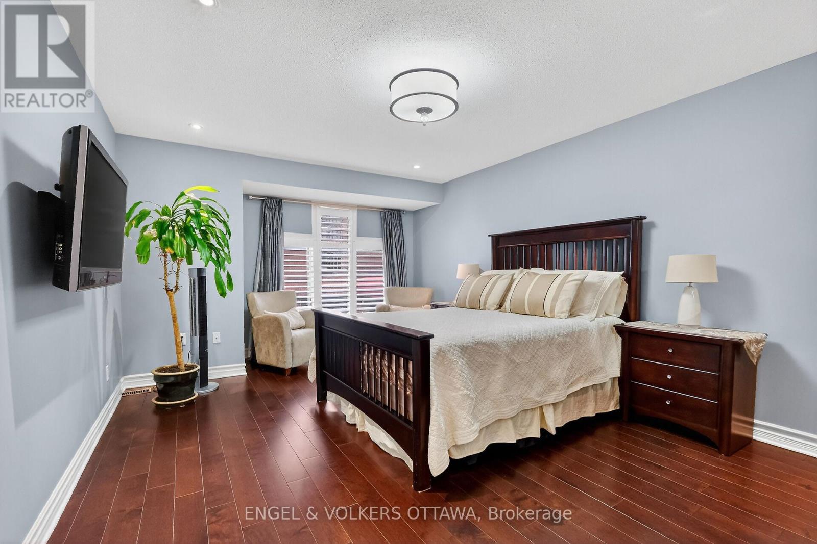 C8 - 111 Echo Drive W