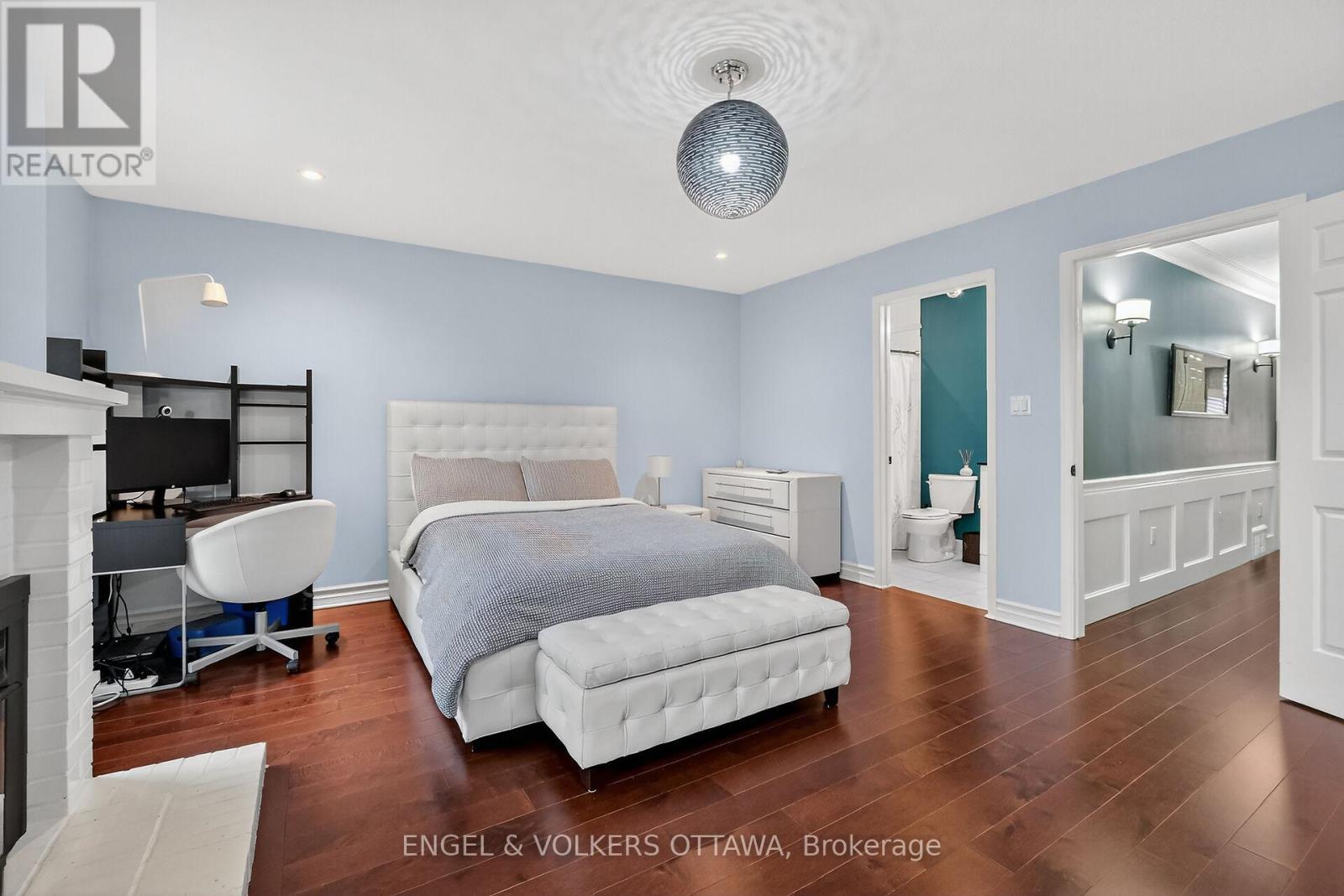 C8 - 111 Echo Drive W