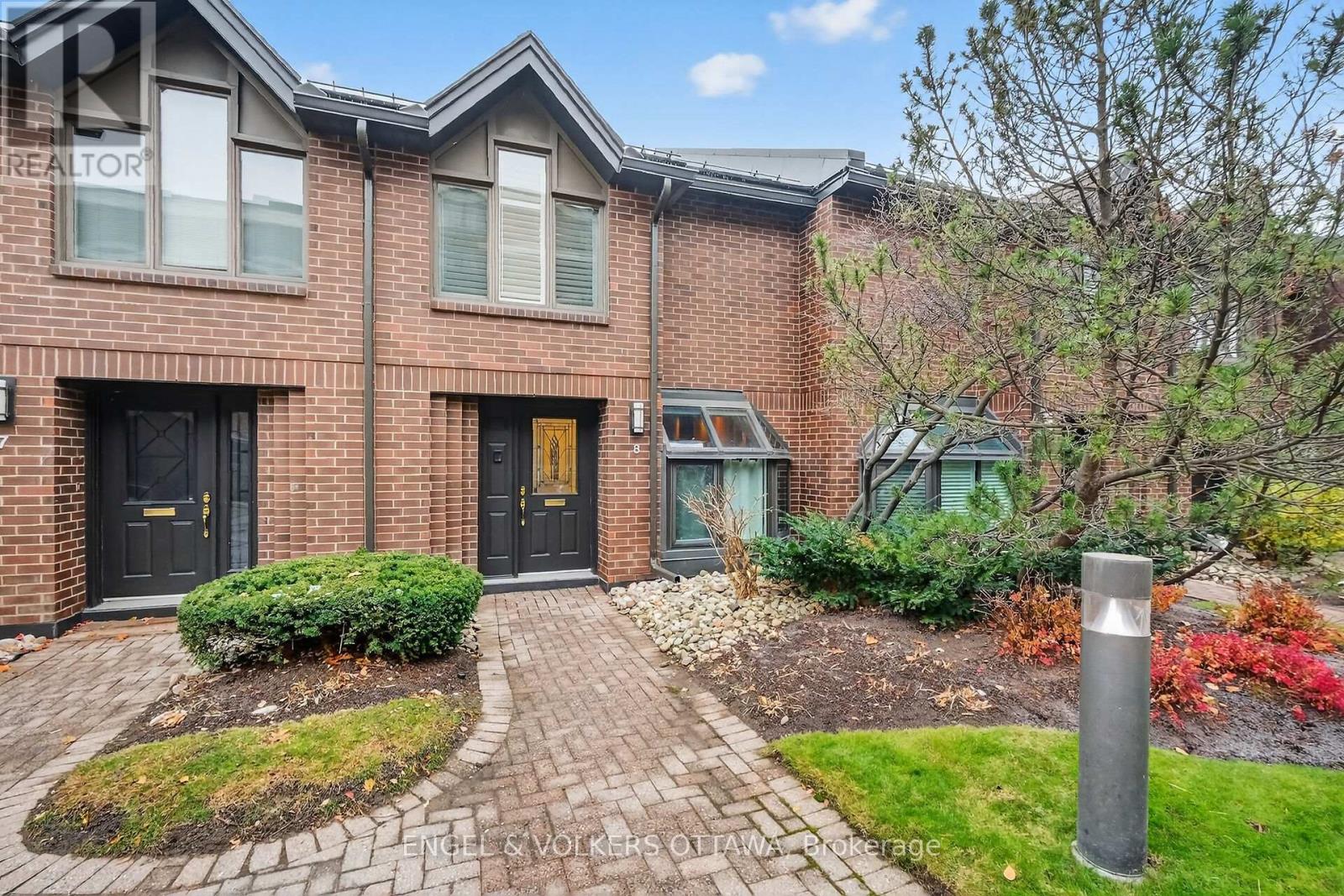 C8 - 111 Echo Drive W