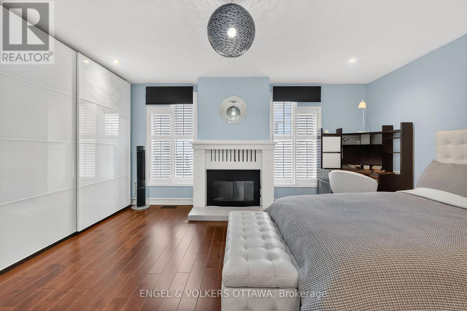 C8 - 111 Echo Drive W