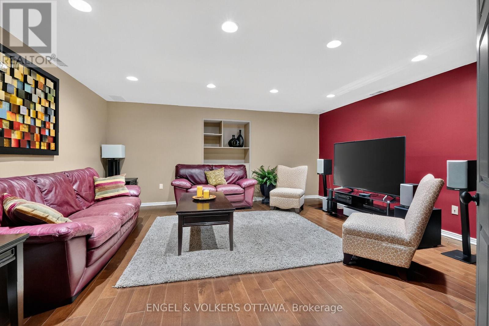 C8 - 111 Echo Drive W