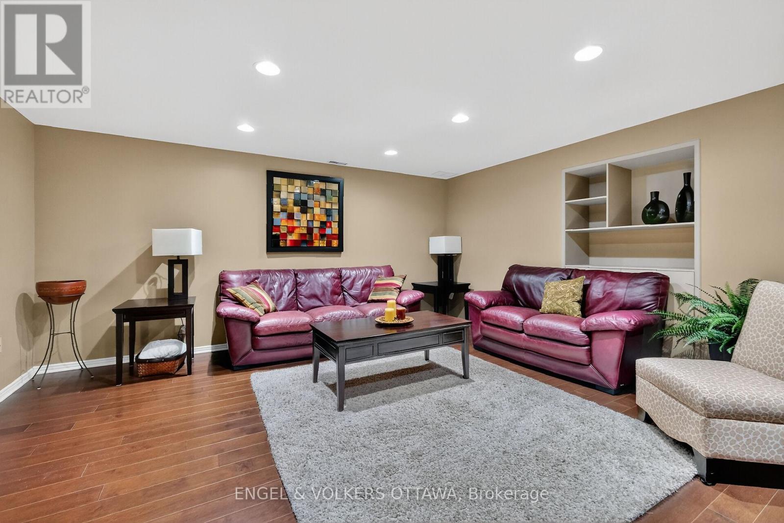 C8 - 111 Echo Drive W