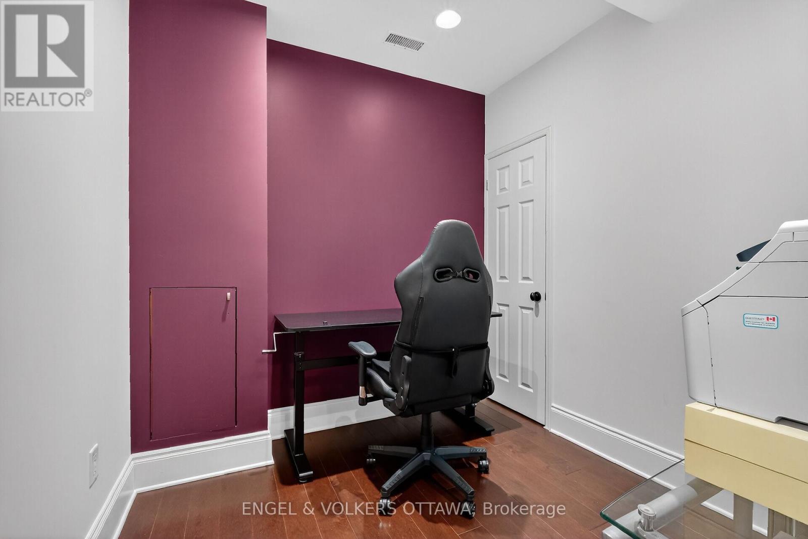 C8 - 111 Echo Drive W