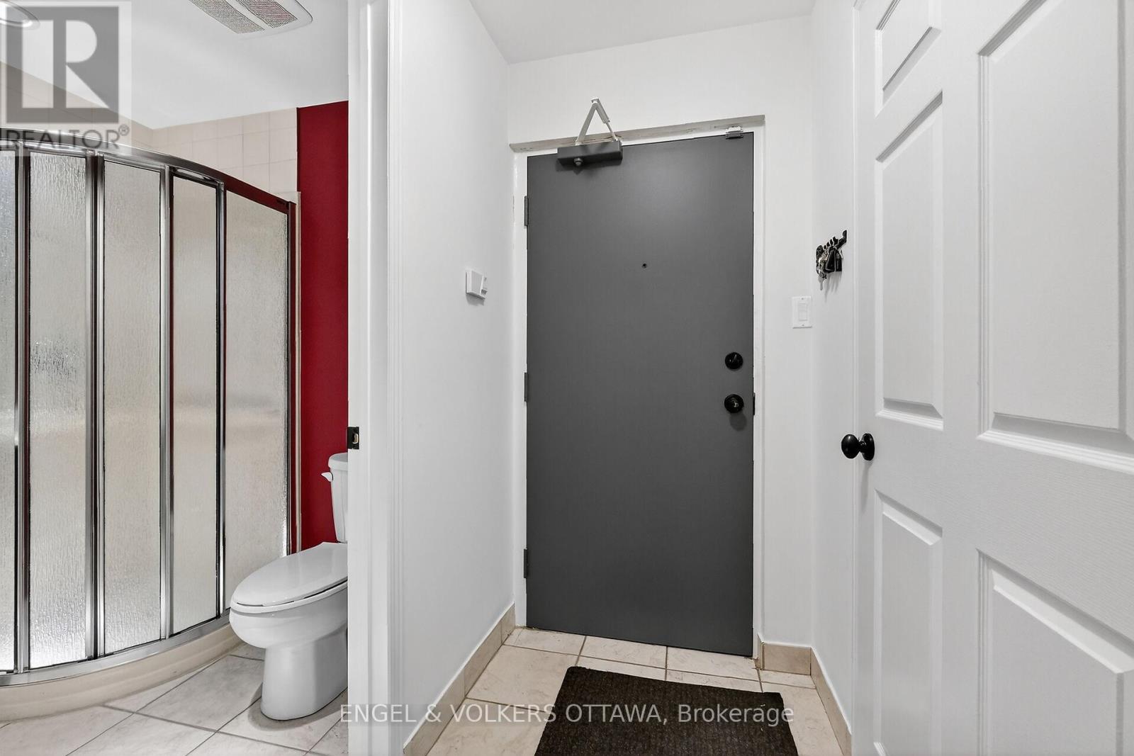 C8 - 111 Echo Drive W