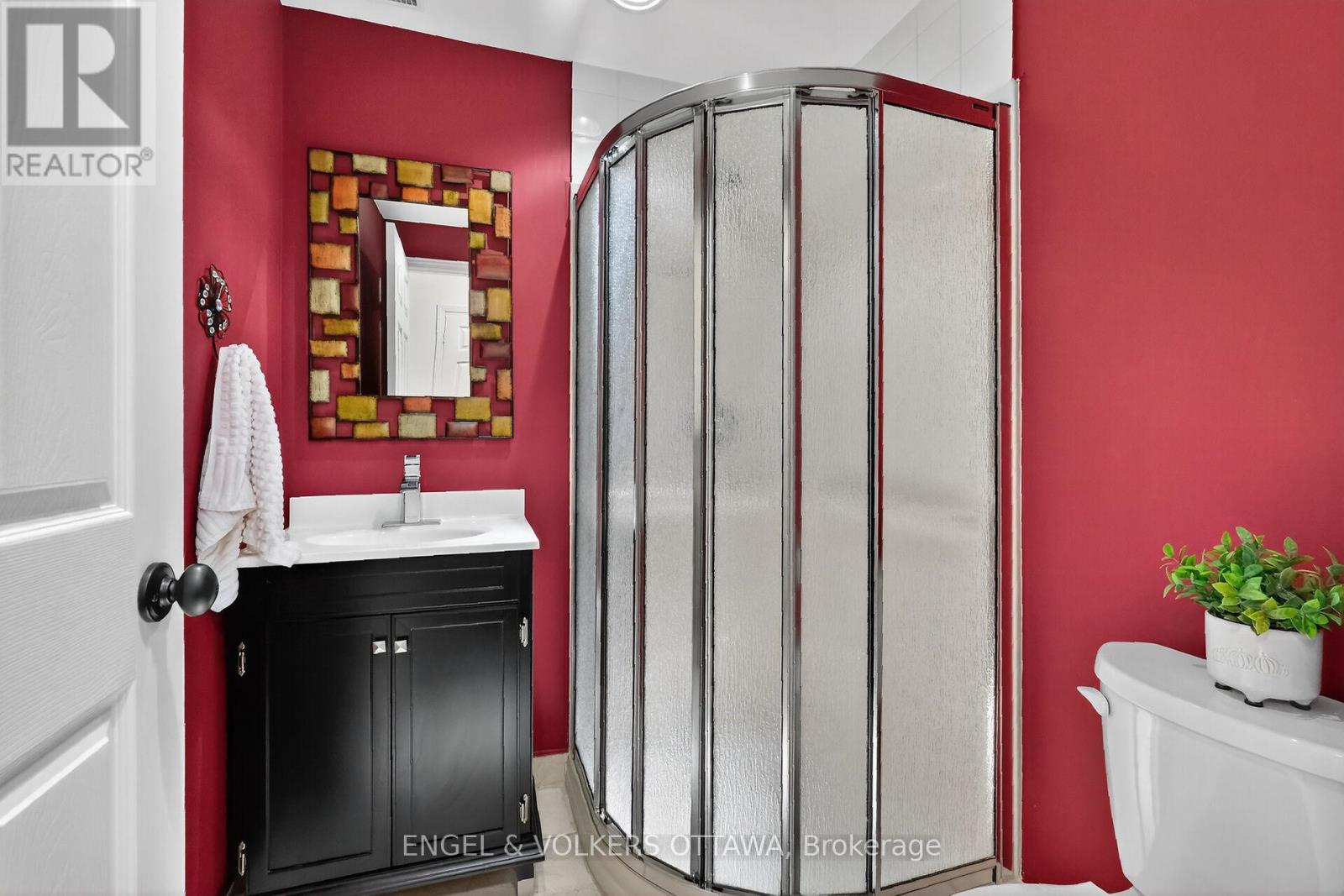 C8 - 111 Echo Drive W