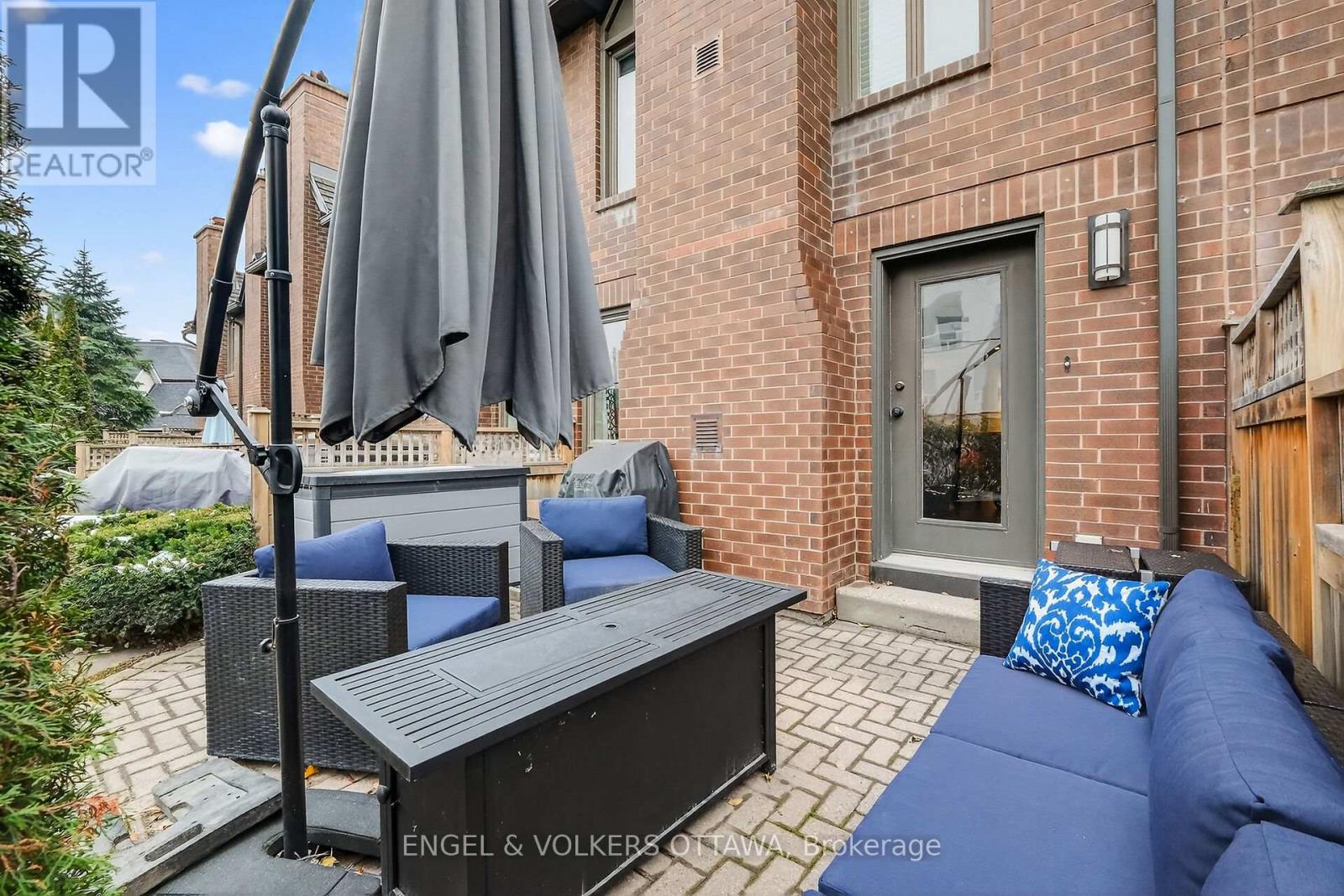 C8 - 111 Echo Drive W