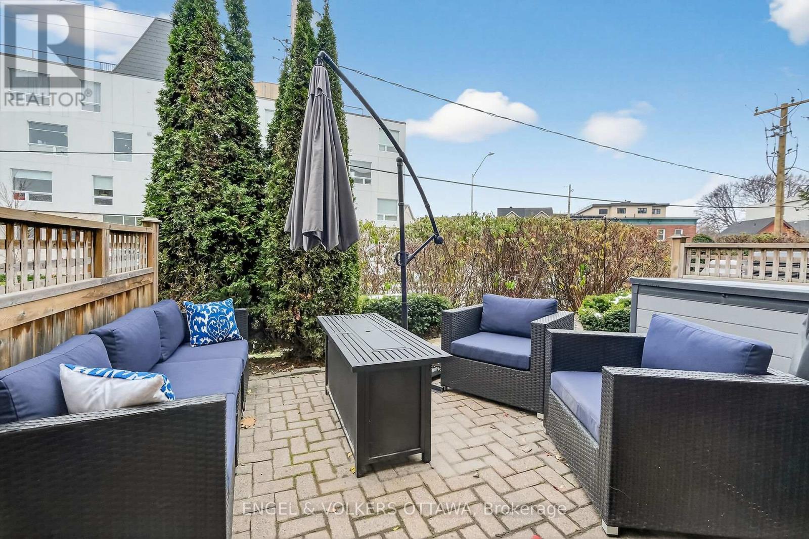 C8 - 111 Echo Drive W