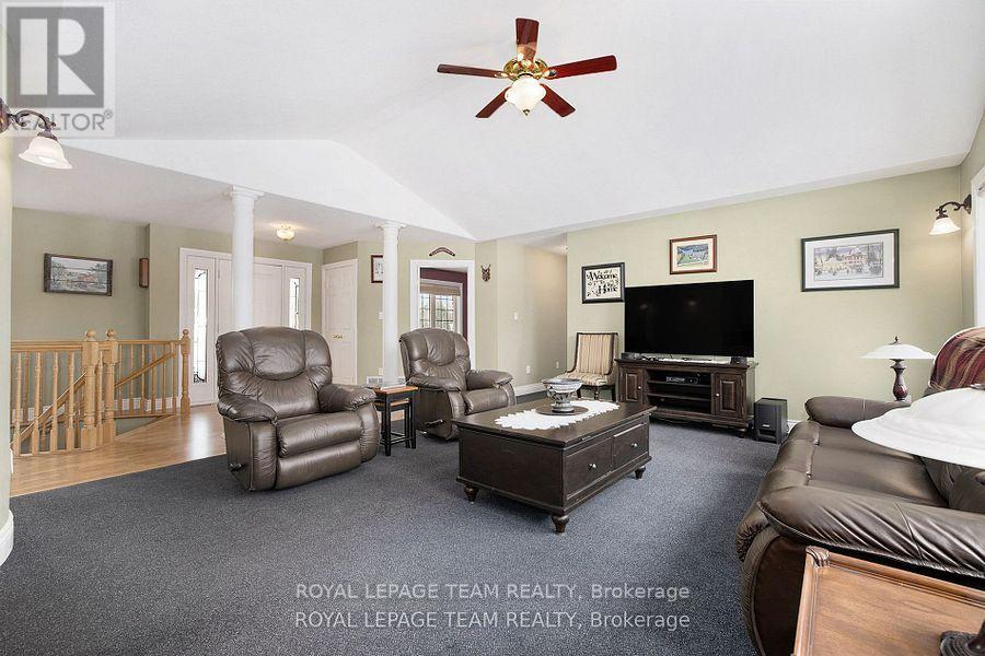 2124 Cty Rd 18 Road S