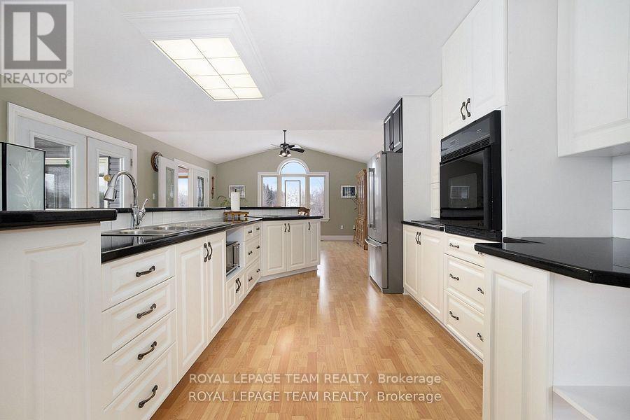 2124 Cty Rd 18 Road S