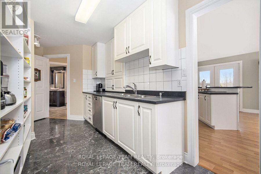 2124 Cty Rd 18 Road S