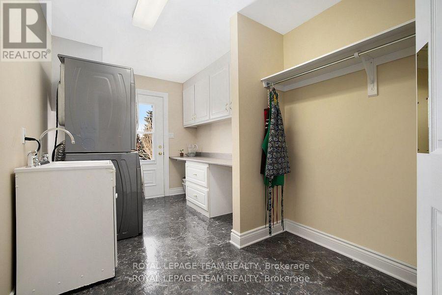 2124 Cty Rd 18 Road S