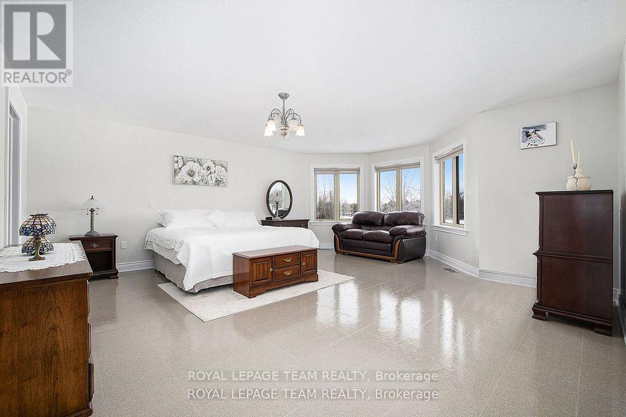 2124 Cty Rd 18 Road S