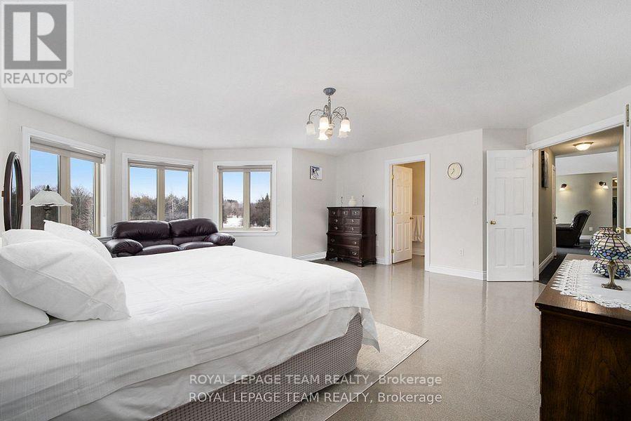 2124 Cty Rd 18 Road S