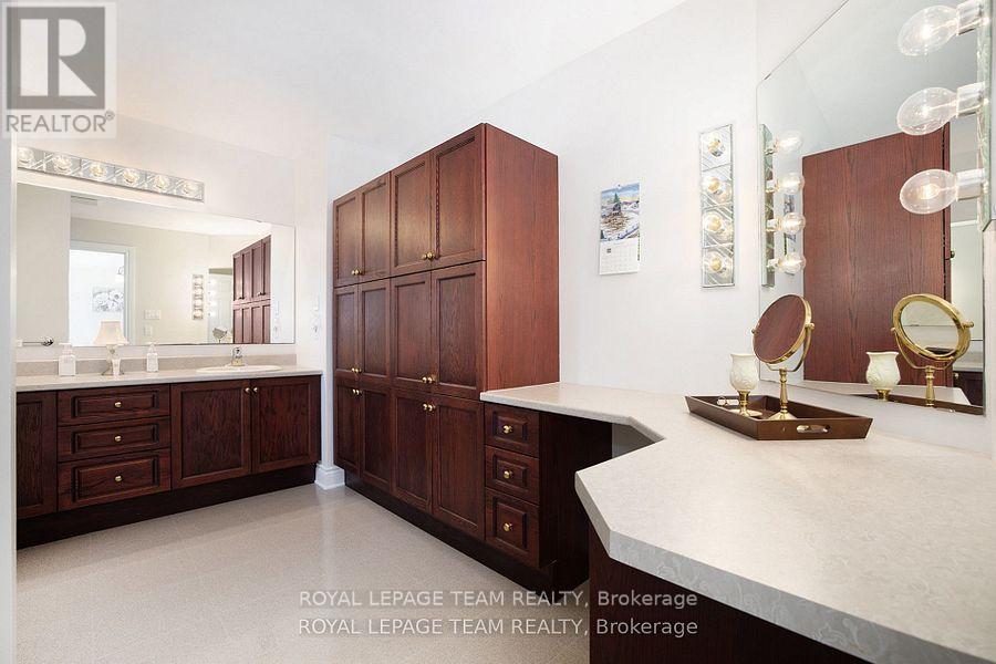 2124 Cty Rd 18 Road S