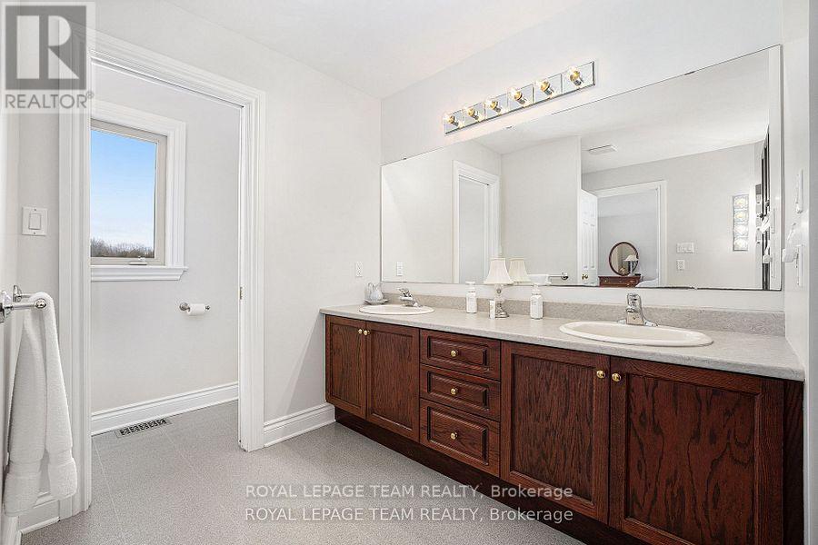 2124 Cty Rd 18 Road S