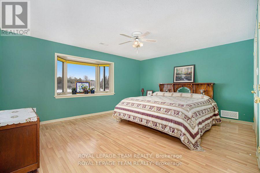 2124 Cty Rd 18 Road S