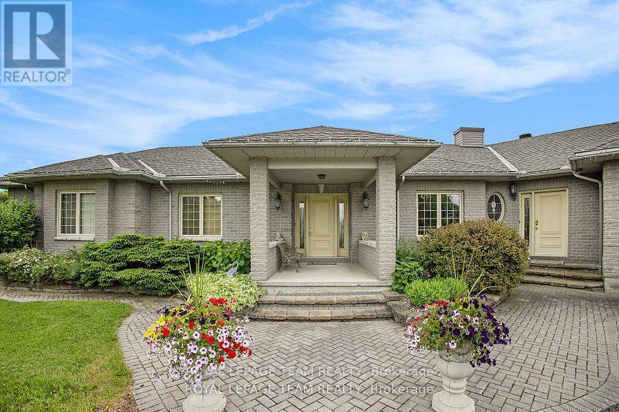 2124 Cty Rd 18 Road S