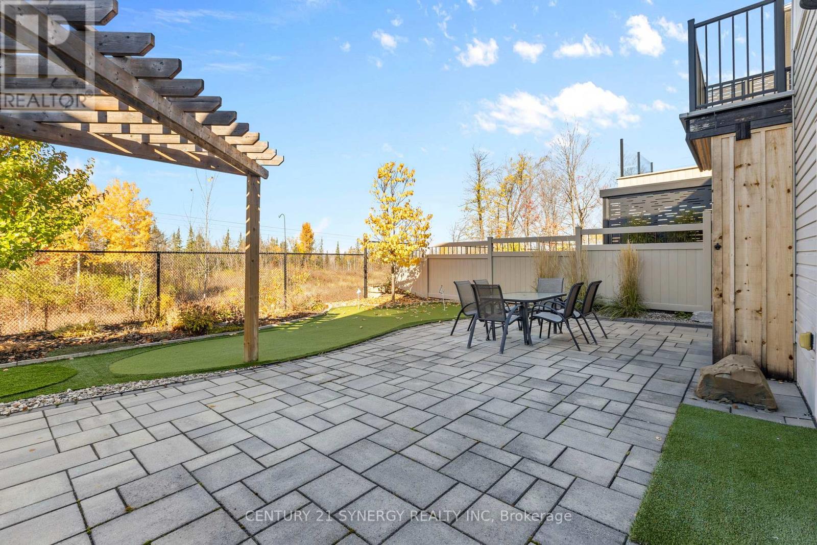 579 Baie-des-castors Street