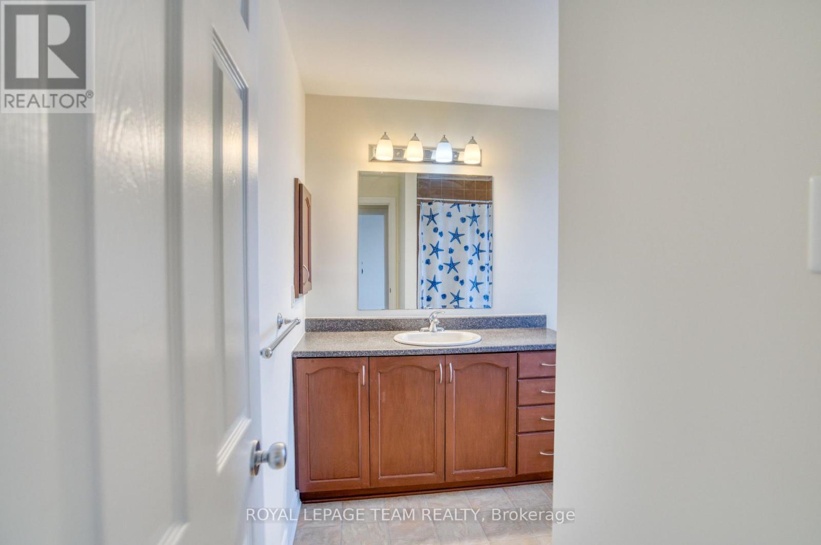 7 - 176 Paseo Private