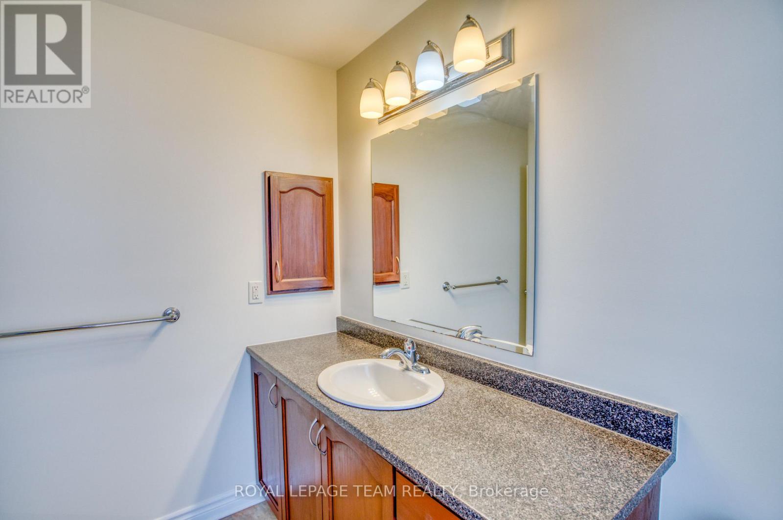 7 - 176 Paseo Private