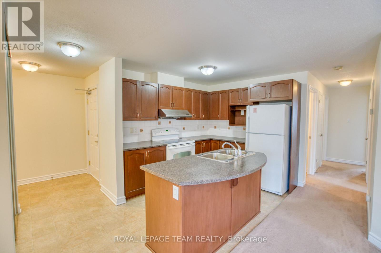 7 - 176 Paseo Private