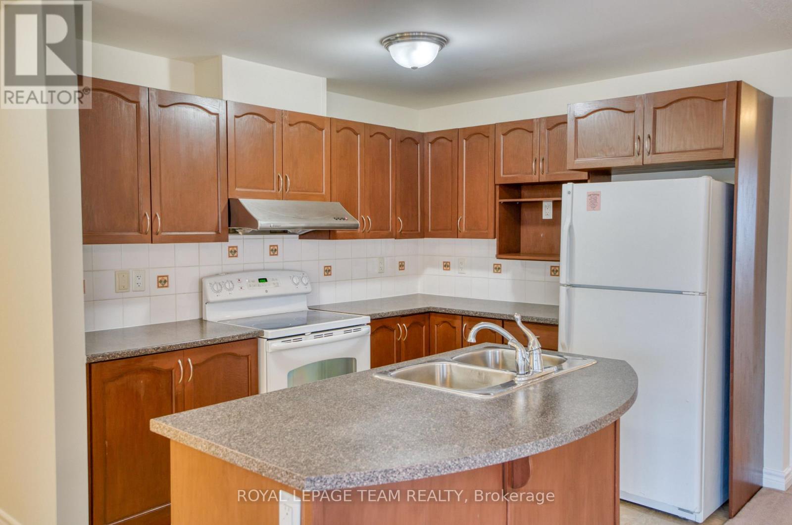 7 - 176 Paseo Private