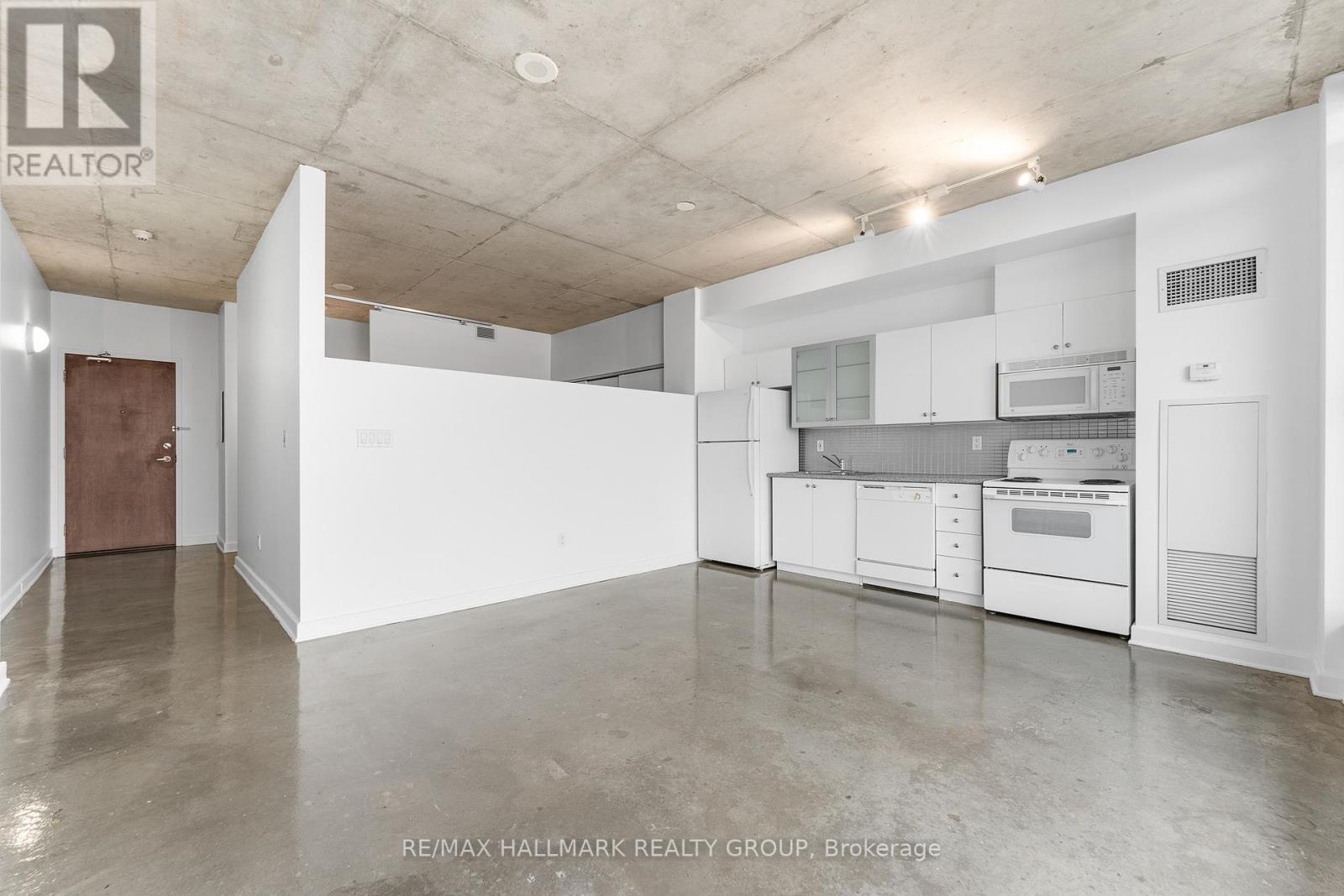 903 - 180 York Street