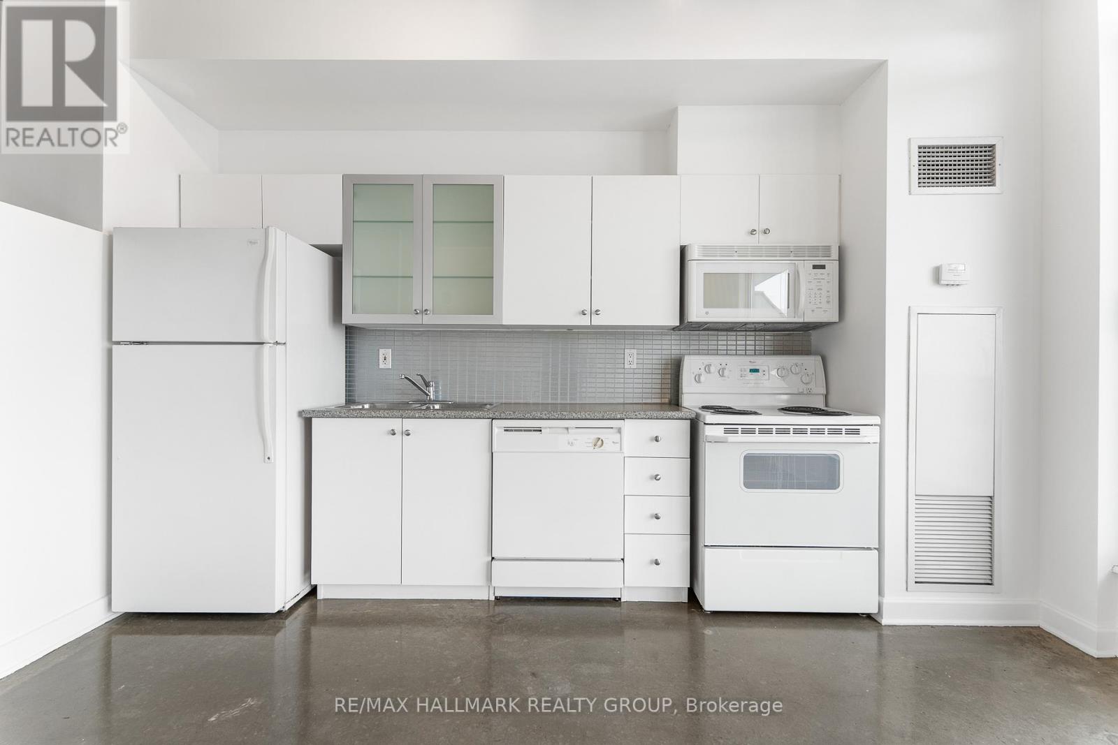 903 - 180 York Street