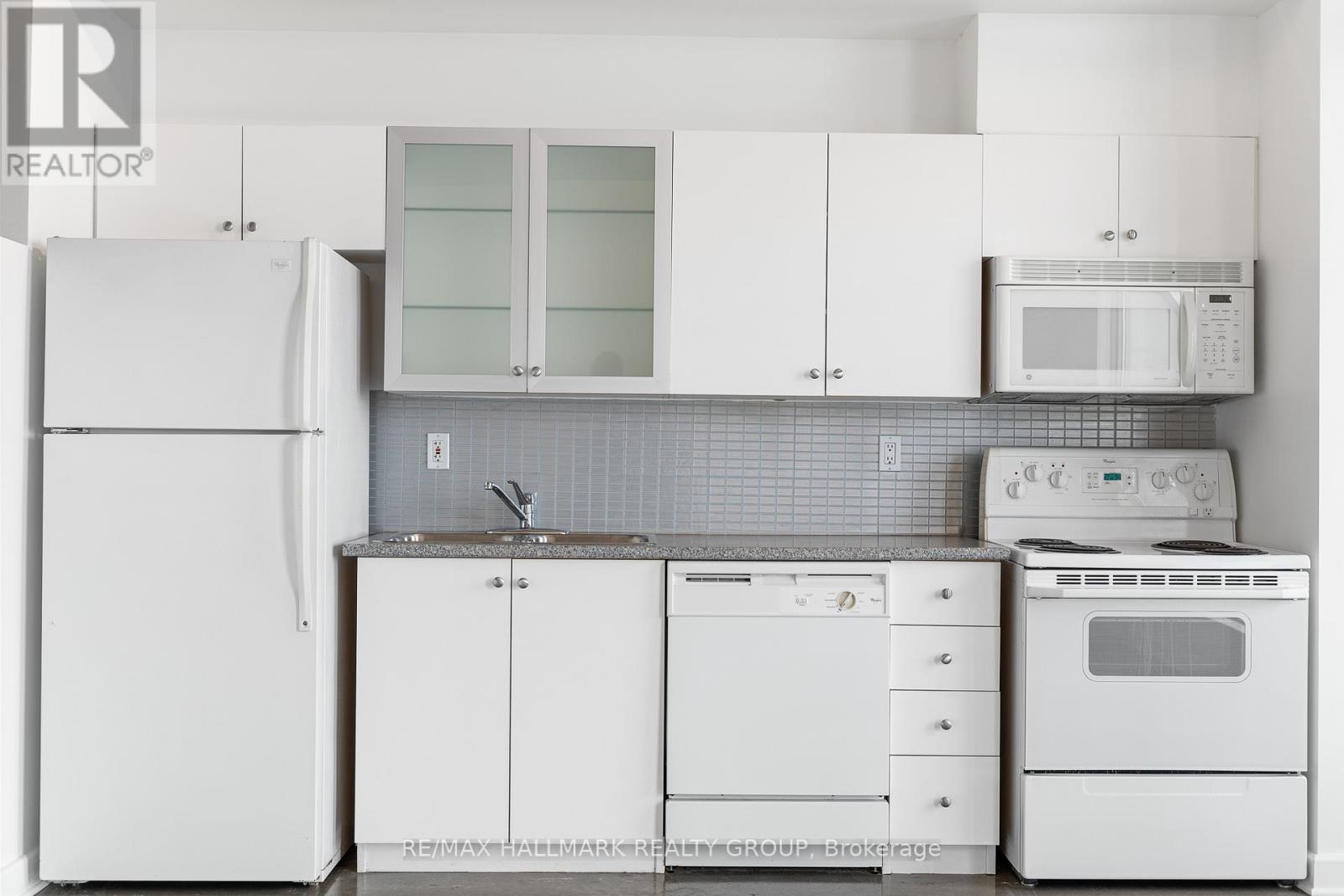 903 - 180 York Street